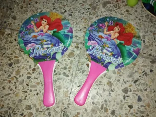 Palas de playa/piscina con personajes