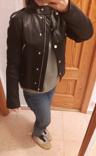 Chaqueta efecto piel Zara negra