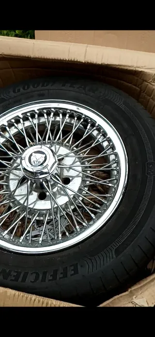 4 Cerchi Raggi 15 Jaguar in ottime condizioni.