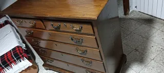 Cómoda de madera marrón