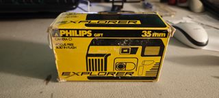 Macchina fotografica Explorer 35mm con flash