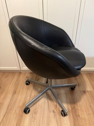 Silla giratoria IKEA Skruvsta negra.