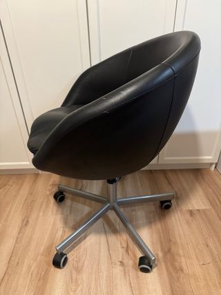 Silla giratoria IKEA Skruvsta negra.