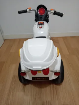 Moto Eléctrica Infantil Blanca 18-36 Meses