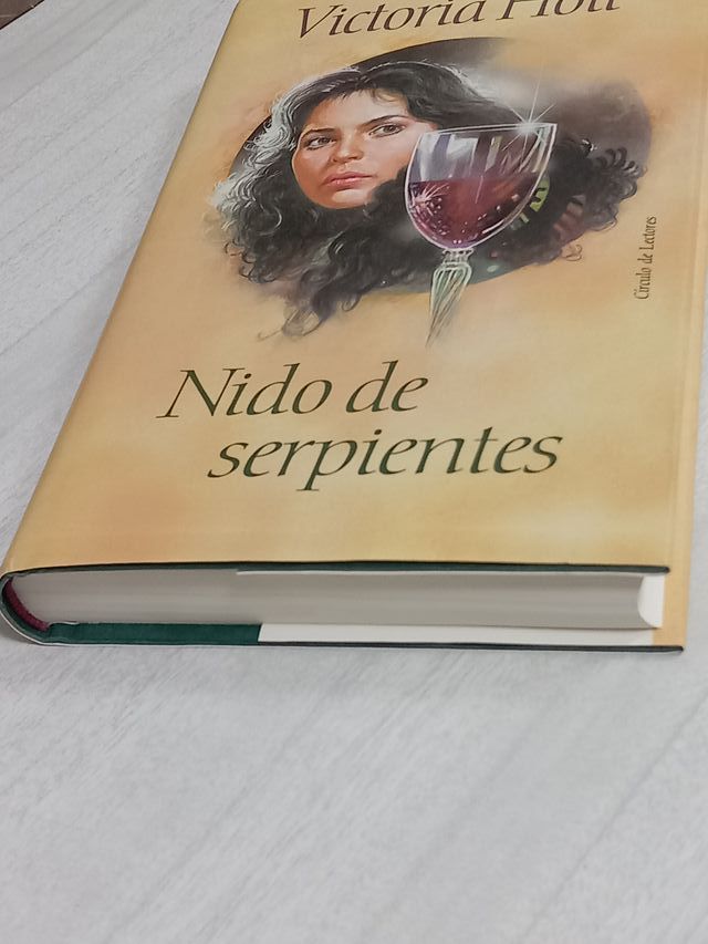 NIDO DE SERPIENTES. Victoria Holt