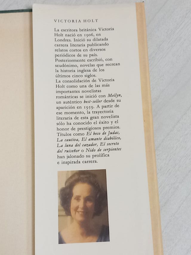 NIDO DE SERPIENTES. Victoria Holt