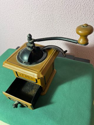 Molinillo de café antiguo ELMA marrón