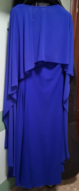 Vestido elegante de fiesta con Capa.