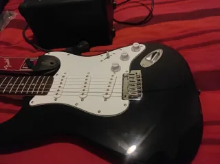 Pack Guitarra Eléctrica Fender + Ampli Kustom