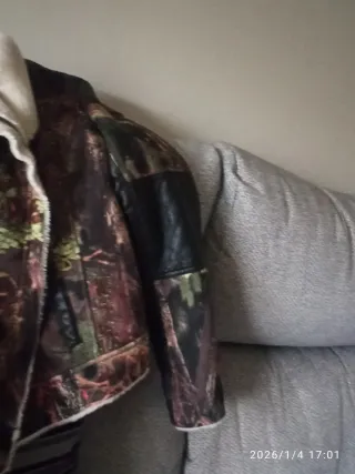 Chaqueta original camuflaje y cuero. Impecable Mu