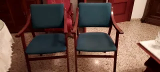 Sillones de madera y tela