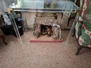 Mesa de cristal y metal dorada