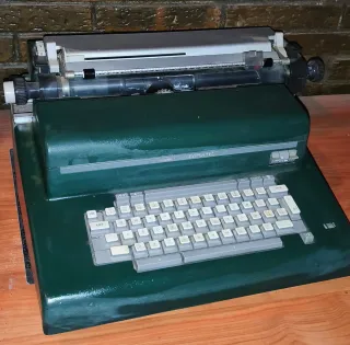 Máquina de escribir Olivetti Lexikon 82C