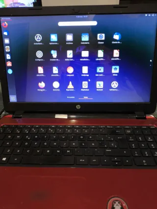 HP Pavilion 15-r228ns Portátil Rojo