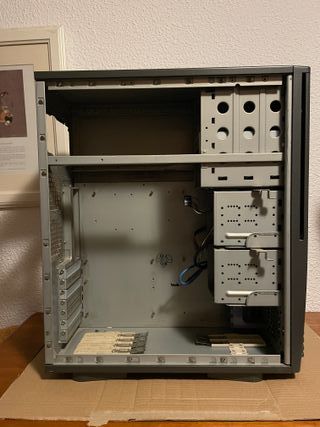 Caja de PC Torre Gris