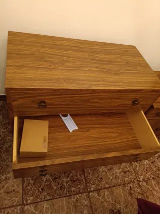 Cómoda y 2 mesitas de noche de madera