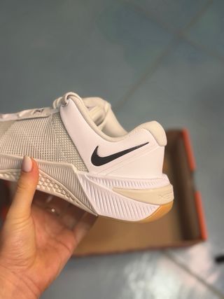 Nike Metcon 10 scarpe CrossFit beige/bianco