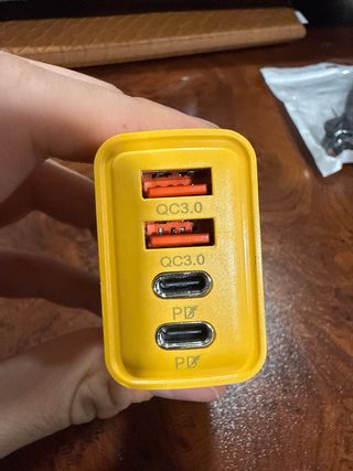 Caricabatterie rapido 120W con 4 porte USB e cavo incluso