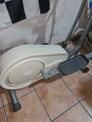 Bicicleta Elíptica gris y blanca