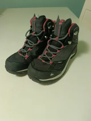 Botas de trekking Quechua. Waterproof como nuevas