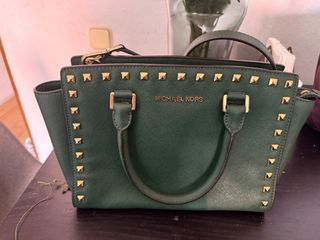 Bolso Michael Kors Verde con Tachuelas Doradas