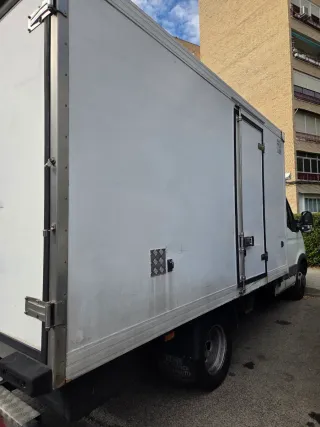 Camion del año 2011 con 261231 kilometros