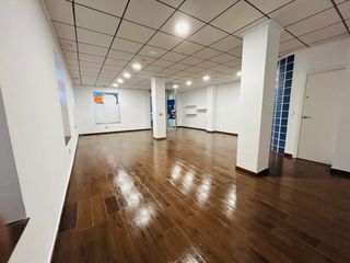 Local comercial en Gran Avenida de Elda. Esquina