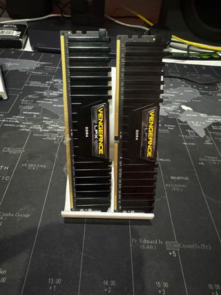 2x Módulos Memoria RAM Corsair 16GB DDR4 2400MHz