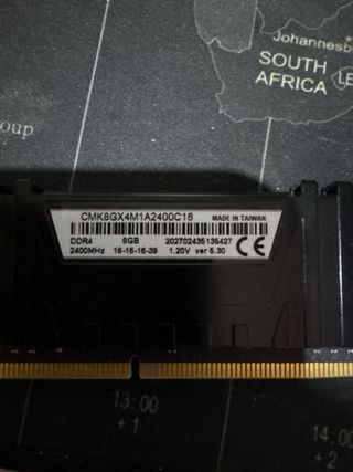 2x Módulos Memoria RAM Corsair 16GB DDR4 2400MHz