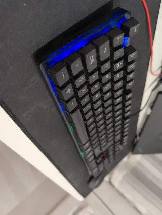 Teclado USB RGB Trust GXT