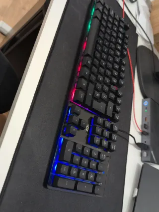Teclado USB RGB Trust GXT