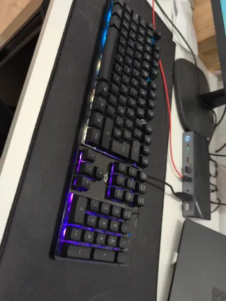 Teclado USB RGB Trust GXT