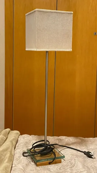 Lámpara de pie moderna base de cristal y madera