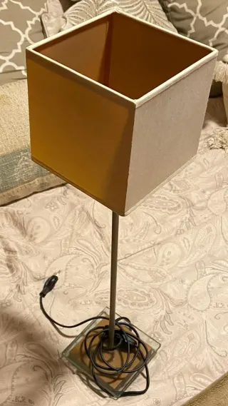 Lámpara de pie moderna base de cristal y madera