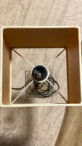 Lámpara de pie moderna base de cristal y madera