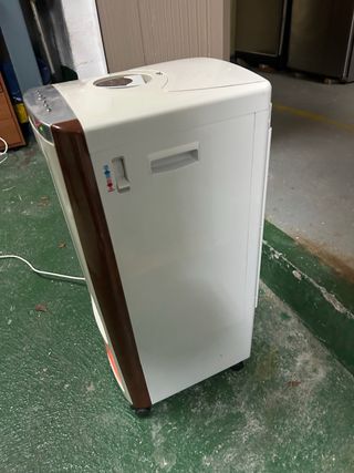 Estufa SOGO electrónica beige y marrón