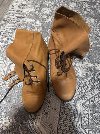 Botines marrones con hebillas
