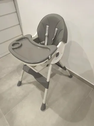 Tronas de bebé gris y blancas