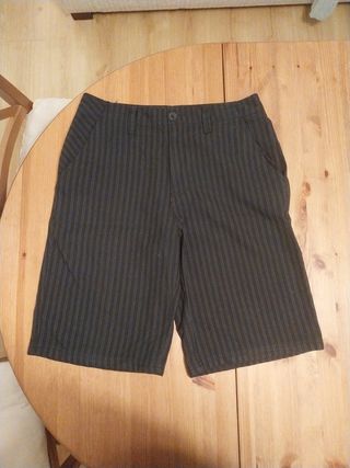 Pantalón corto Quiksilver negro rayas