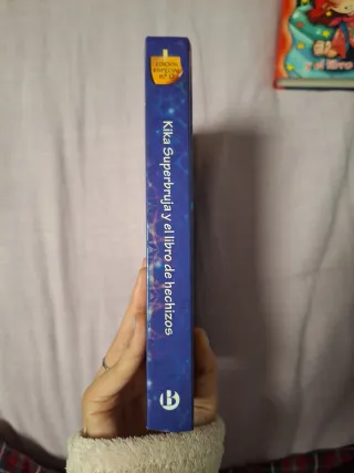 Kika Superbruja y el libro de hechizos (EDICIÓN...