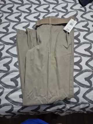 Pantalón de pinzas beige hombre