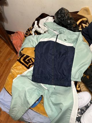 Conjunto deportivo Lacoste azul y verde