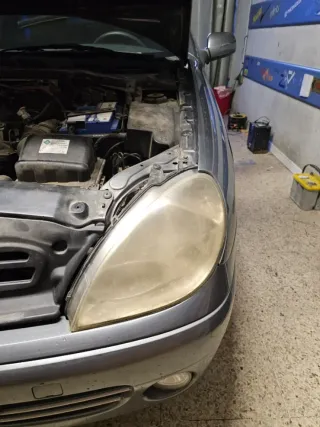 Pulido faros de coche con polimero liquido