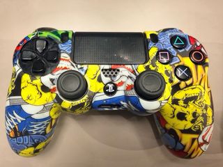 PS4 (PlayStation 4) + 3 mandos + cámara