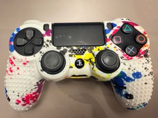 PS4 (PlayStation 4) + 3 mandos + cámara