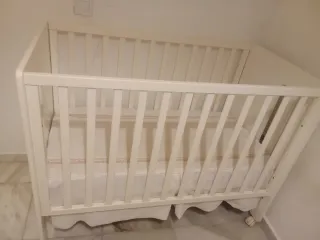 Cuna de madera blanca, marca trama