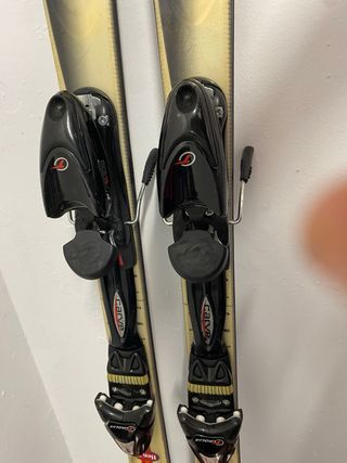 Esquís Carving Rossignol 150cm + Bastones