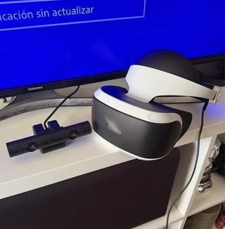 Pacchetto PS4 Pro 1TB + PS VR V1 + 2 Controller + 8 Giochi