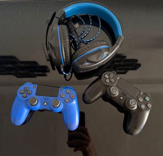 Pacchetto PS4 Pro 1TB + PS VR V1 + 2 Controller + 8 Giochi