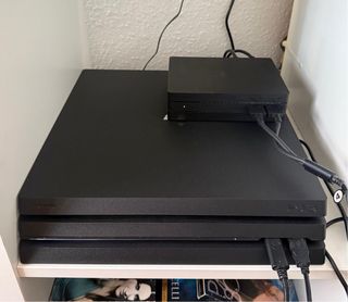 Pacchetto PS4 Pro 1TB + PS VR V1 + 2 Controller + 8 Giochi